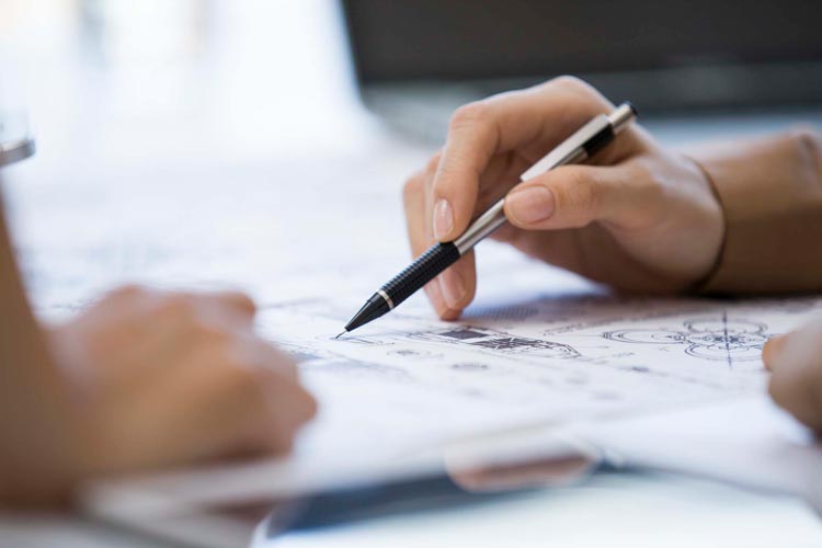 Penna på ett papper